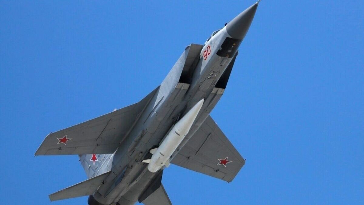     Украинские СМИ сообщают о том, что их ПВО успешно перехватила над Киевом российскую гиперзвуковую ракету Х-47 «Кинжал».