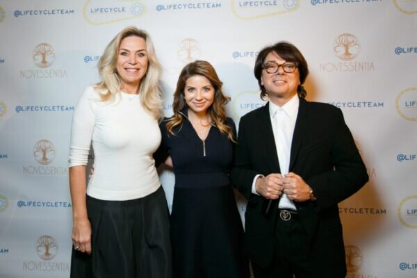    Валентин Юдашкин с женой и дочкой. Фото: ТВЦ