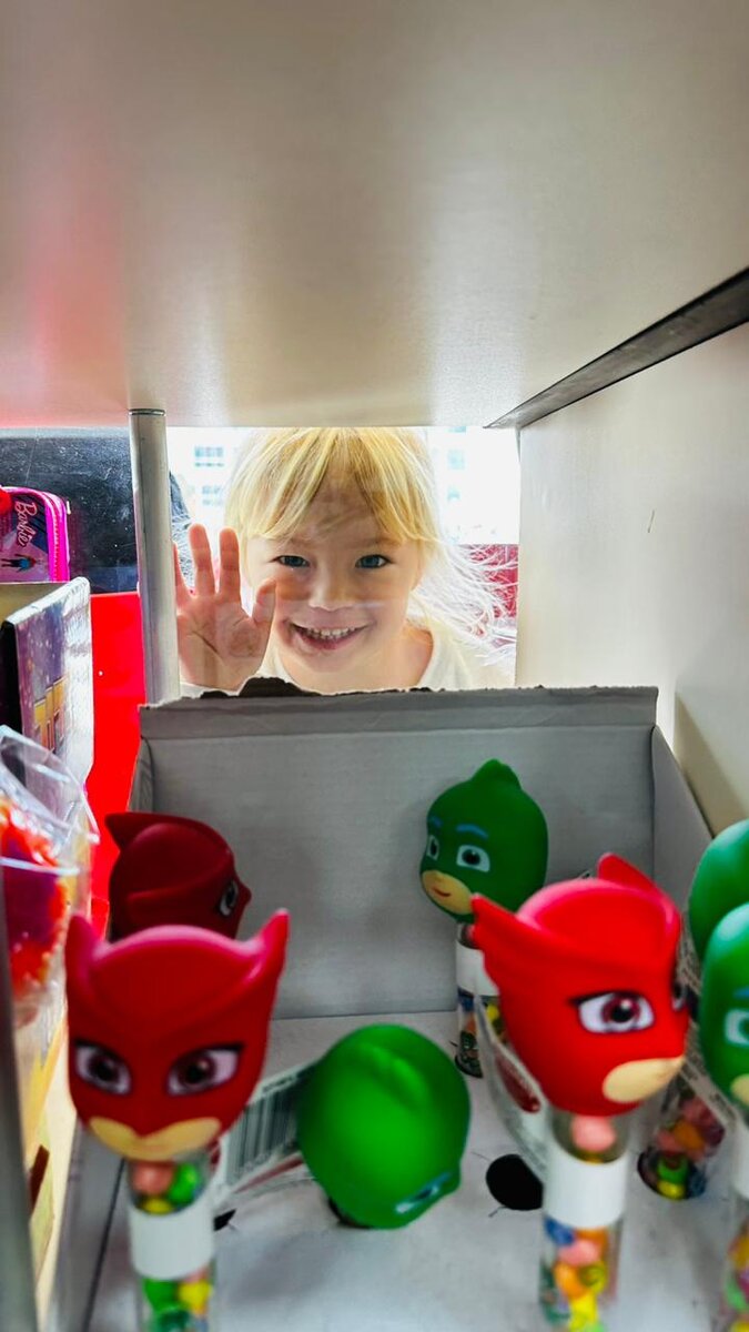 Дочка передаёт вам привет из Израиля. 