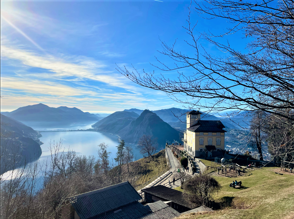Резко возвышающаяся над озером Лугано коническая вершина Монте-Бре (925 м) является отправной точкой для пешеходных и велосипедных маршрутов, открывающих широкие виды на озеро и простирающихся вплоть до Бернских и Валеских Альп.