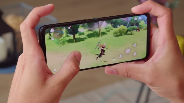    Игровой ASUS ROG Phone 6 и рамки его экрана