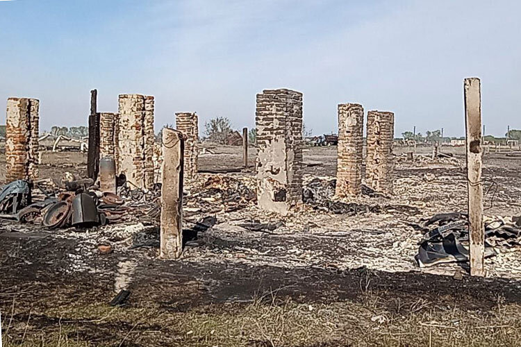    «Предварительную помощь пострадавшие от пожара уже получили, людей обустроили в местной школе и в соседних деревнях у родственников» Фото: «БИЗНЕС Online»