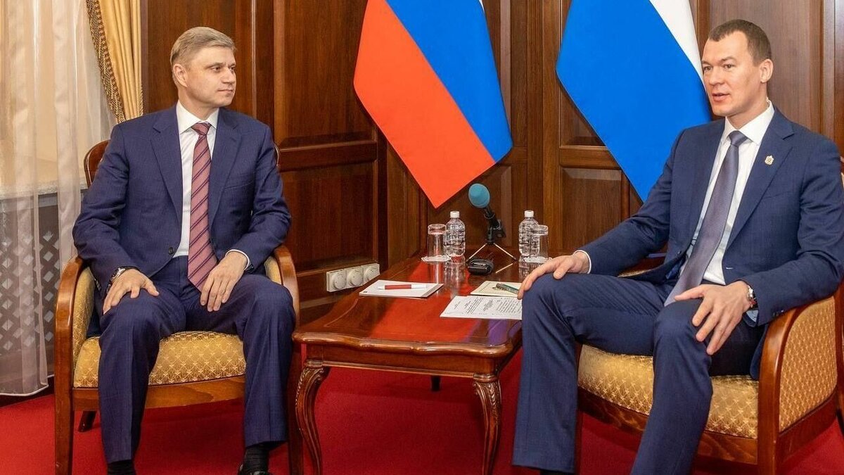     Перспективы дальнейшего сотрудничества Хабаровского края и Российских железных дорог обсудил губернатор МИхаил дегтярев с генеральным директором — председателем правления ОАО «РЖД» Олегом Белозеровым.