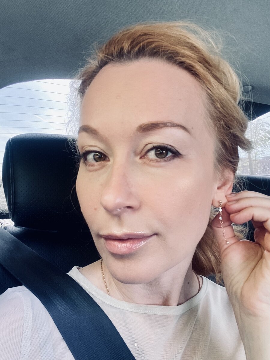 Пока меня никто и никакие обстоятельства не переубедили пересаживаться за руль. Где я тогда буду делать селфи! 