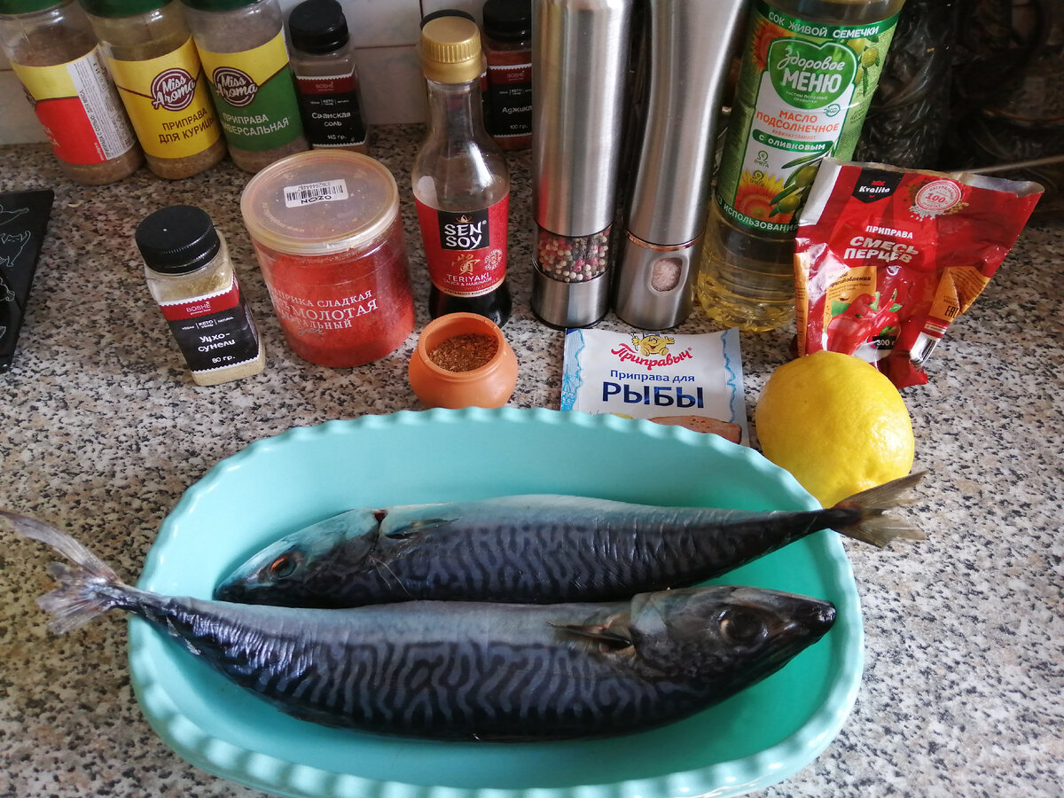 Пропорции на глаз, напишу примерно. Соевый соус (мой любимый Сен Сой терияки) 2-3 ст.л., 1 ст.л. растительного масла, сок лимона, соль, перец, паприка, уцхо сунели, прованские травы. 