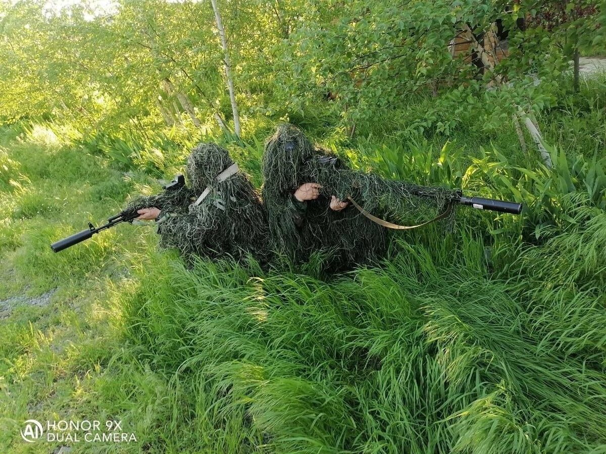    Оренбургские волонтеры плетут массети, шьют костюмы для снайперов и вяжут подшлемники Марина Шарт