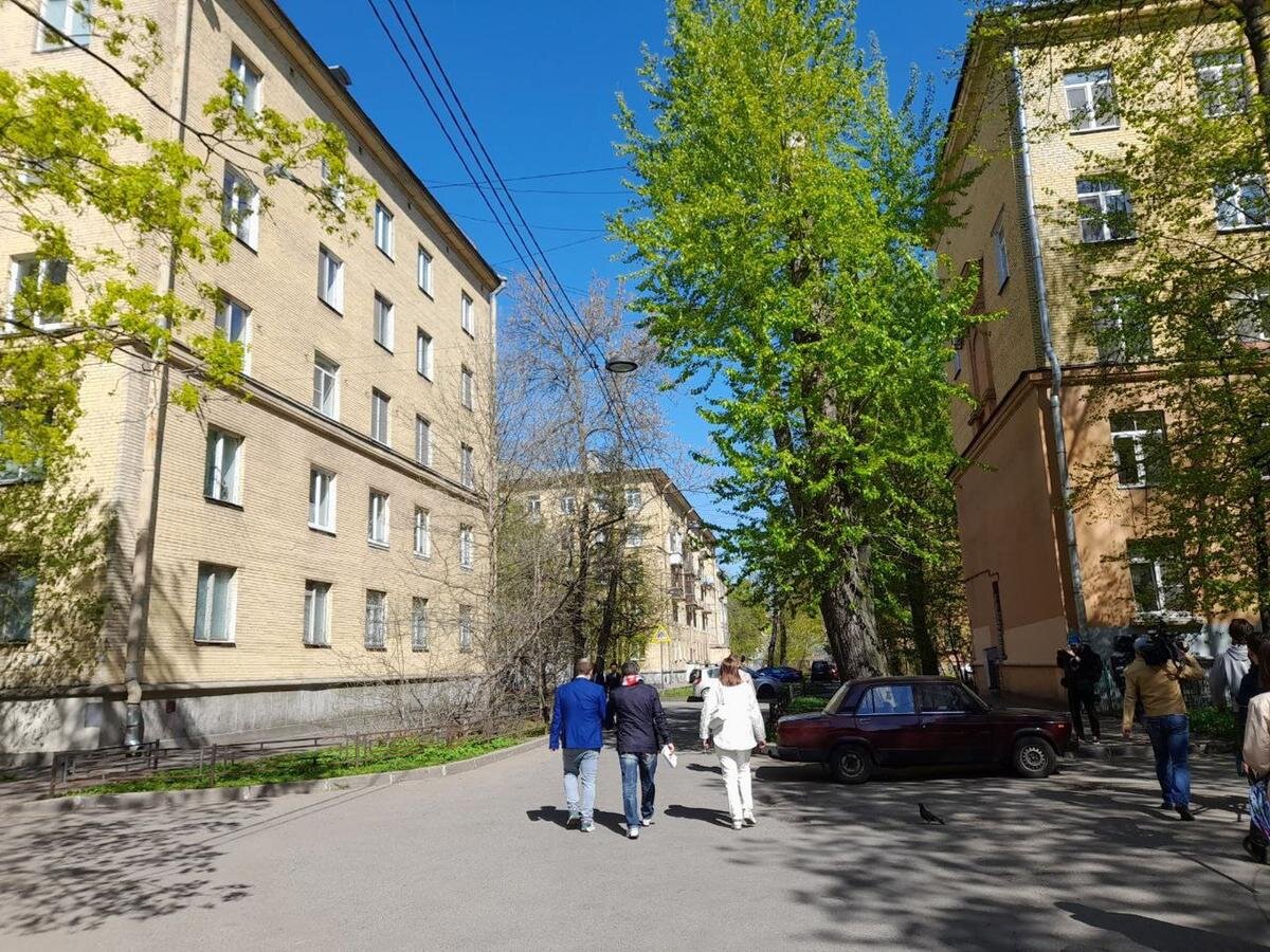 Полезные для бюджета» vs «антисемейные для жителей»: на Васильевском —  скандал из-за будущих платных парковок | MR7.ru - Мой район | Дзен