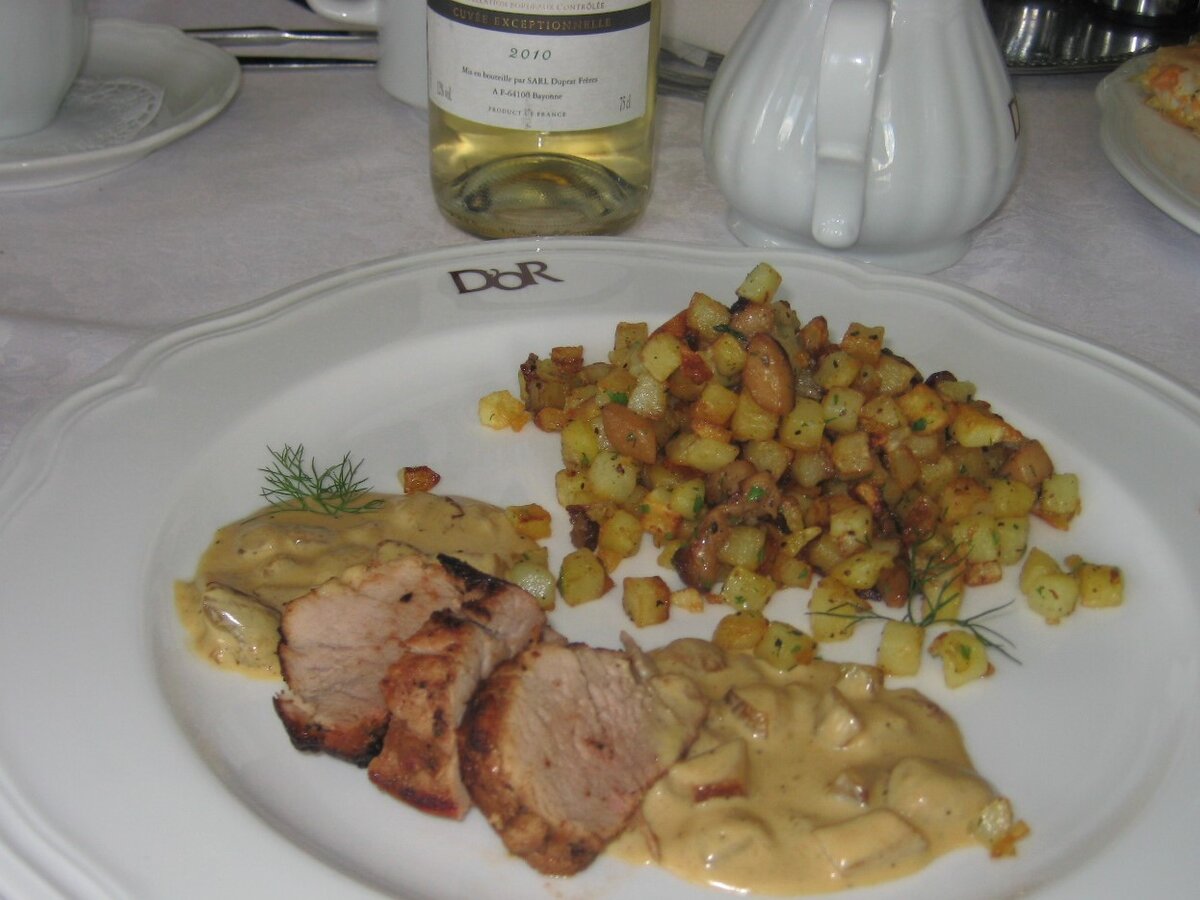 Предполагалось, что я буду есть всё то же самое, предварительно убрав из тарелки мясо...