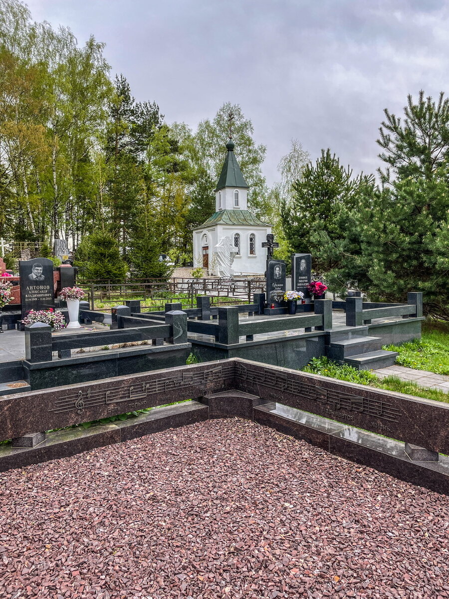 могилы известных людей в москве