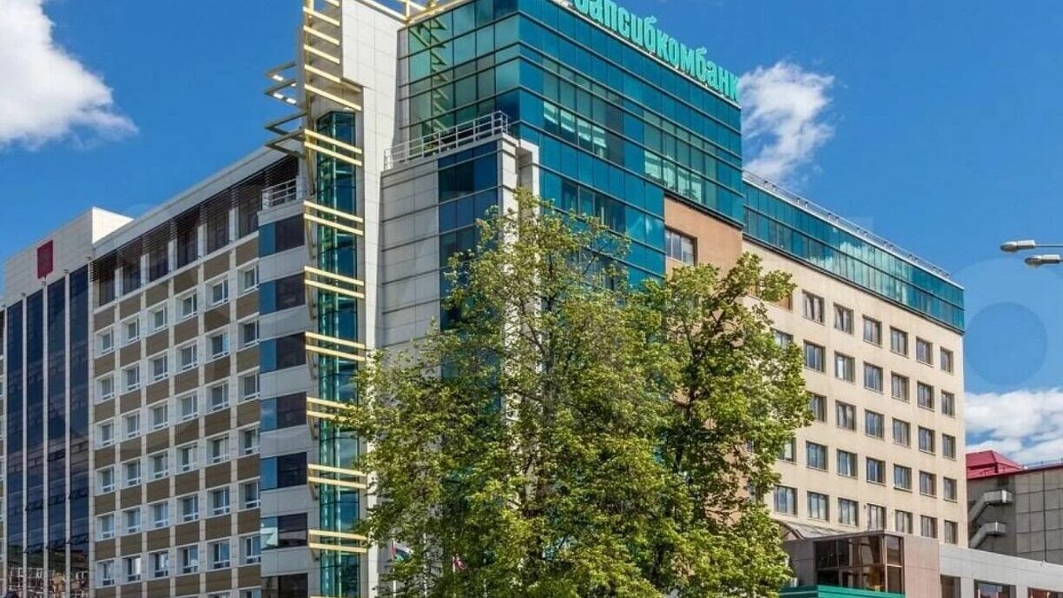     В Тюмени на продажу за 288 миллионов рублей выставили часть административного здания по улице 8 Марта, 1, в котором ранее располагался офис Запсибкомбанка. Указано, что площадь объекта составляет 4,7 тысячи квадратных метров.