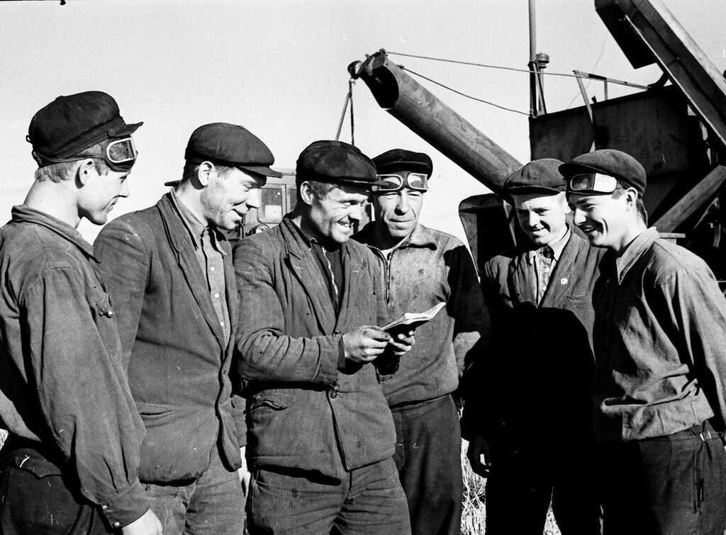Бригада советских комбайнеров. 1959 год.