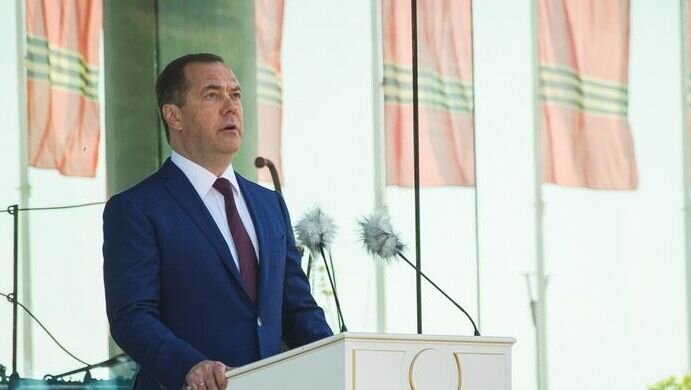     Участников украинских диверсионных групп необходимо уничтожать как крыс. Даже в плен их брать не стоит. Об этом заявил зампредседателя Совета безопасности России Дмитрий Медведев.