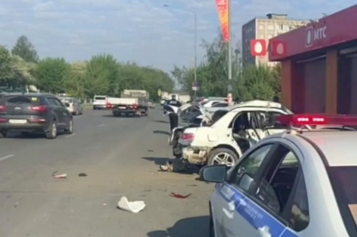    Пьяный дрифтер снес остановку в Первоуральске и попал на видео