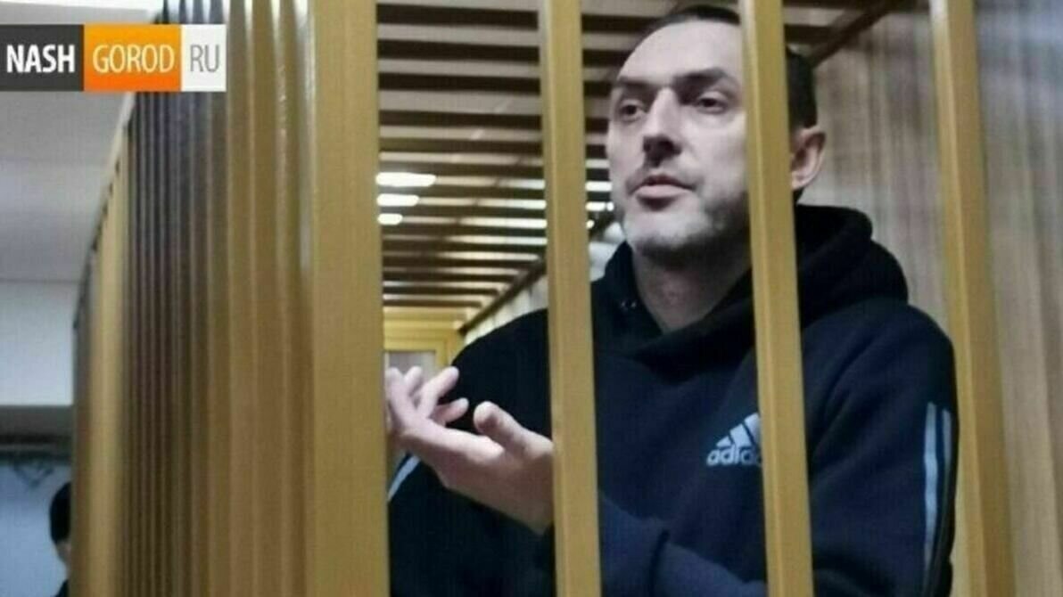     Ожидалось, что сегодня в московском городском суде Виталию Бережному, которого обвиняют в изнасиловании и убийстве 8-летней Анастасии Муравьевой, вынесут приговор. Однако судья сообщила, что свое решение она огласит завтра.