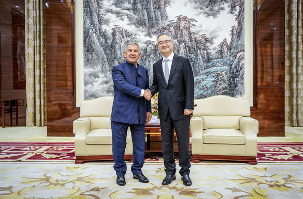 Раис Республики Татарстан Рустам Минниханов и губернатор провинции Аньхой Ван Циньсян. Фото: пресс-служба Раиса РТ 
