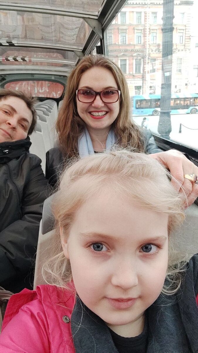Вчера Вера сначала удивилась сумме моего дохода в месяц. А потом узнала, сколько стОил нам день ее рождения в Петербурге и в Москве))) Удивилась еще раз)))