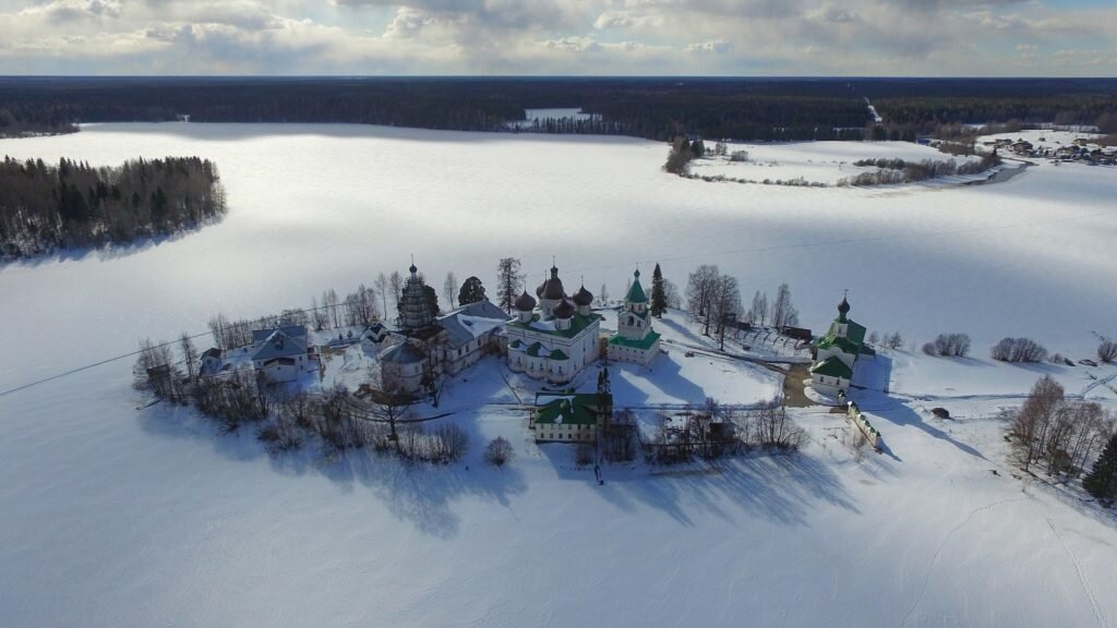 Монастырь зимой. Wikimedia Commons