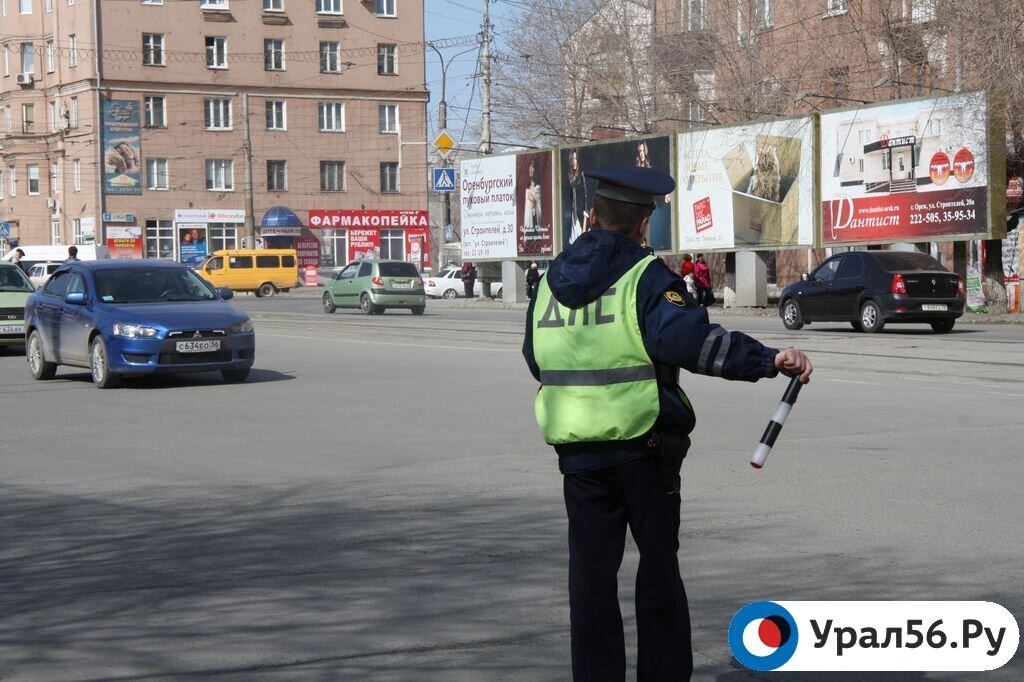    В Орске водитель ГАЗели не остановился по требованию ДПС: ему прострелили колесо, а он напал на инспектора