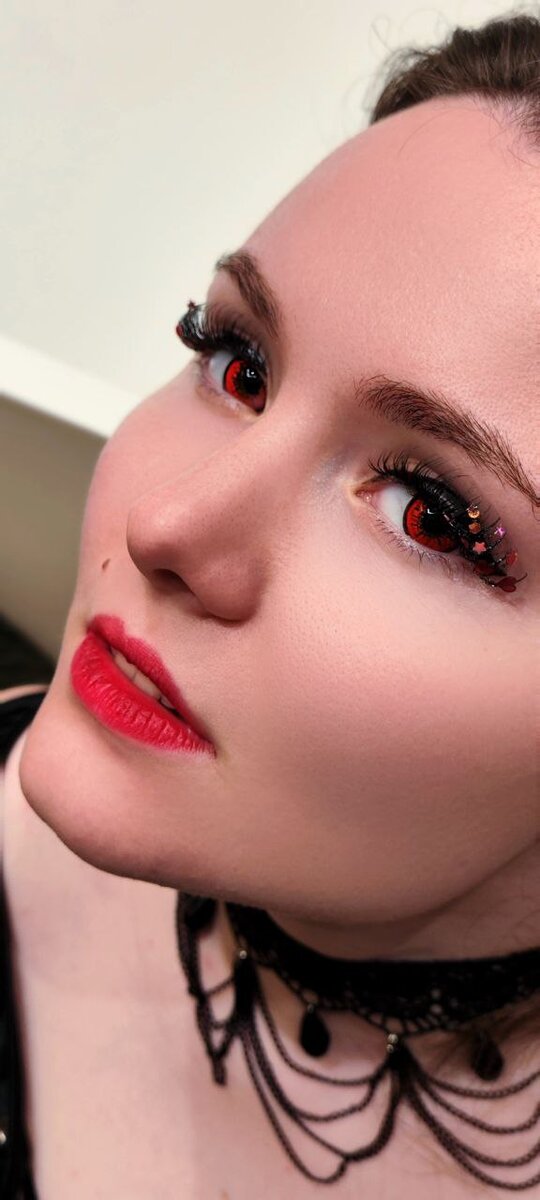 Искорки во взгляде. А еще звездочки, ромбики и сердечки) 