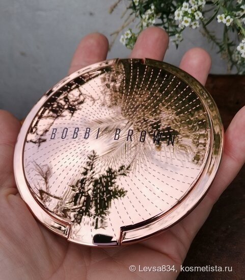 Ну вот как её из руки убрать? Невозможно же!