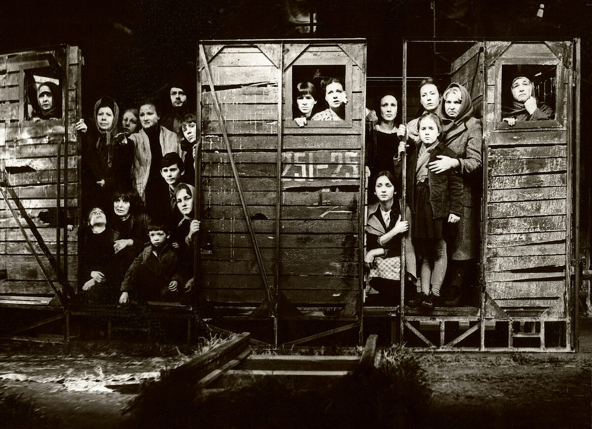 Войны священные страницы навеки в памяти людской… Автор — Елена Попова