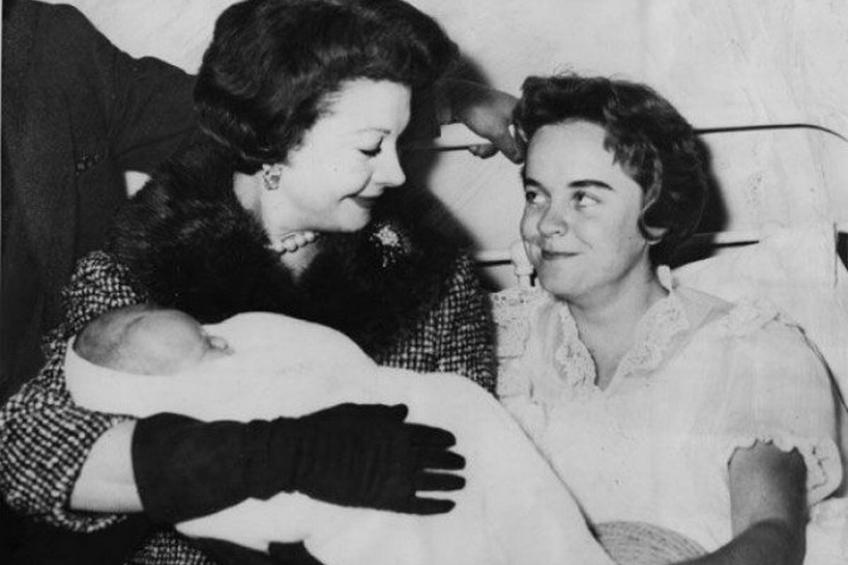 Вивьен ли и герберт ли холман. Герберт ли холман. Вивьен ли и герберт. Сюзанна холман дочь вивьен. Сюзанна фаррингтон дочь вивьен ли.