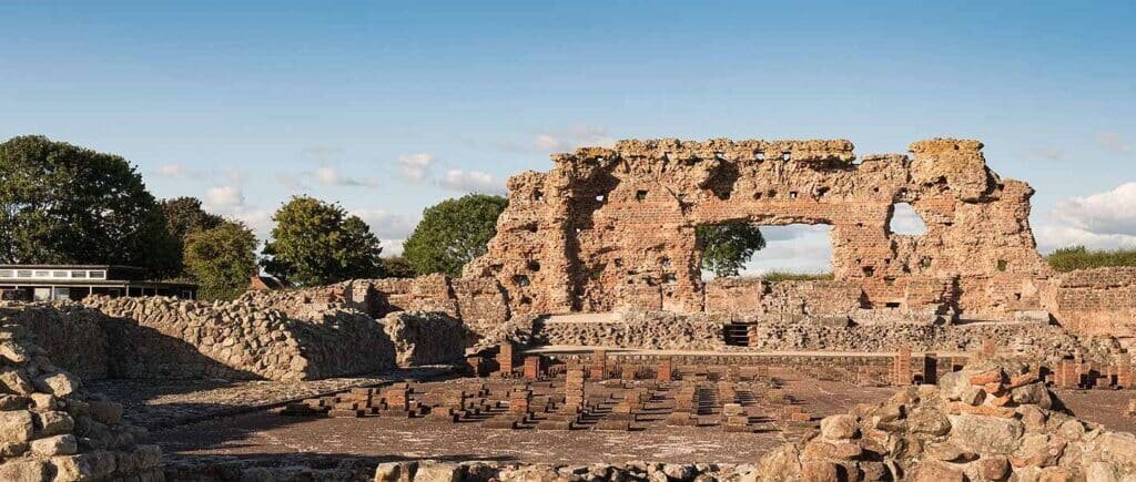    Руины Вирокония Корновиорума, четвертого по величине города Римской Британии / ©English Heritage