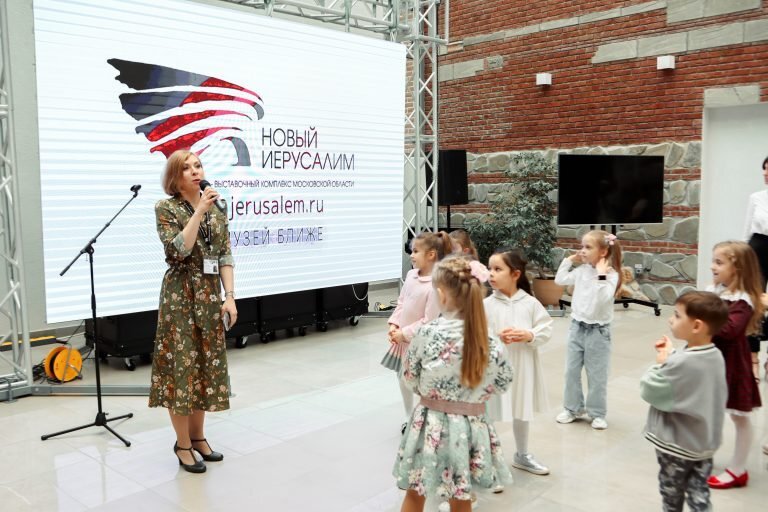    Выставка детских картин «Преображение», организованная студией Мастерская ЕС