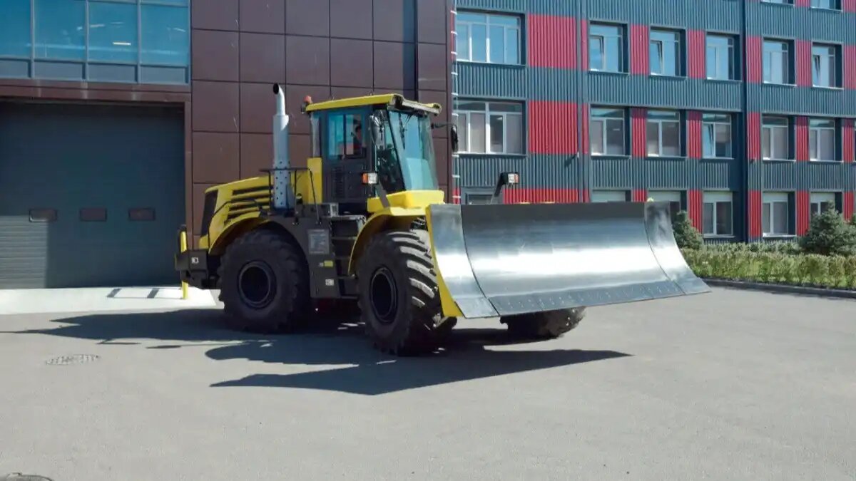 Фото: avtrak-kirovec.ru Новый бульдозер колесный универсальный Кировец К-708 БКУ от АО Петербургский тракторный завод