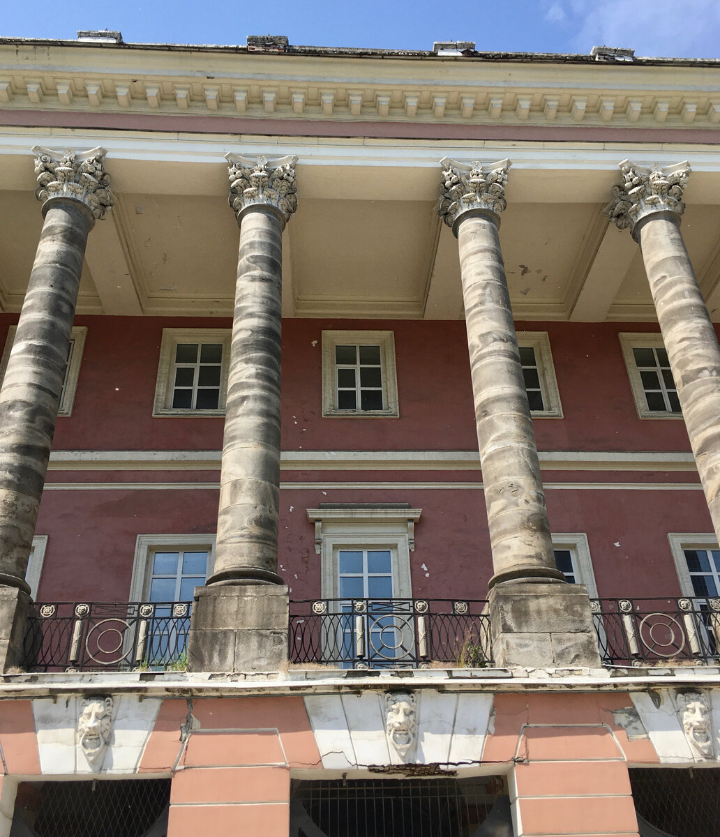 Екатерининский дворец. Фото автора. 