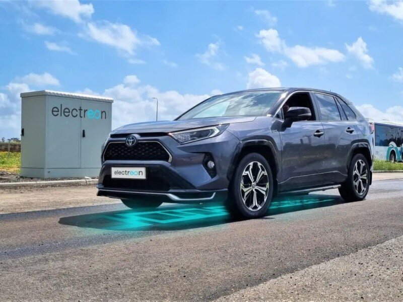    Электрокар Toyota проехал почти 2000 км на одном заряде