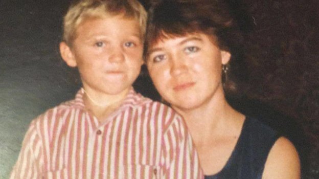    Николай Рогожкин с мамой.из архива семьи Николая Рогожкина