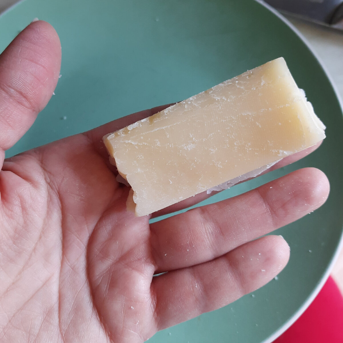 Сыр можно отнести к десертам.