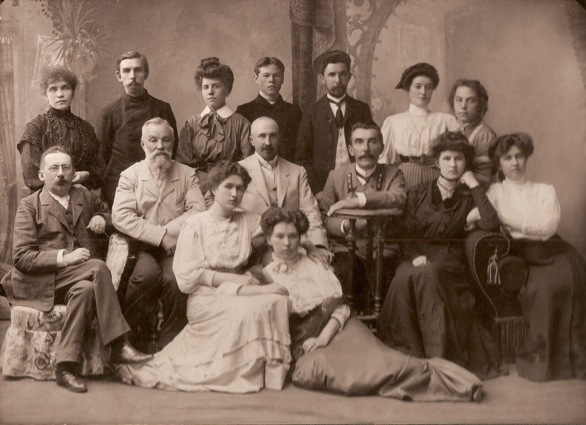 1890 е в россии. Усадьба ливенгретов семья французов. Семья купца Россия 19 век.
