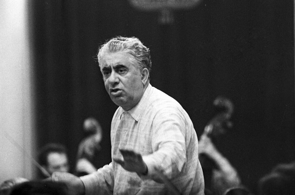 арам хачатурян дирижирует. татарников михаил петрович дирижер. дирижер хачатурян. арам хачатурян композитор. ученый д.