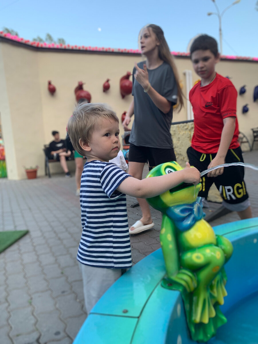 Вова пытается остановить поток:)