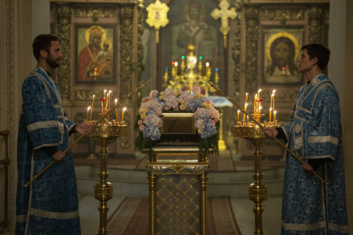 Свечи в храме на торжество Православия