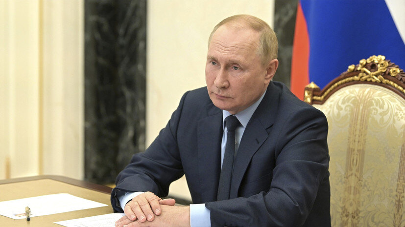   globallookpress.com Kremlin Pool