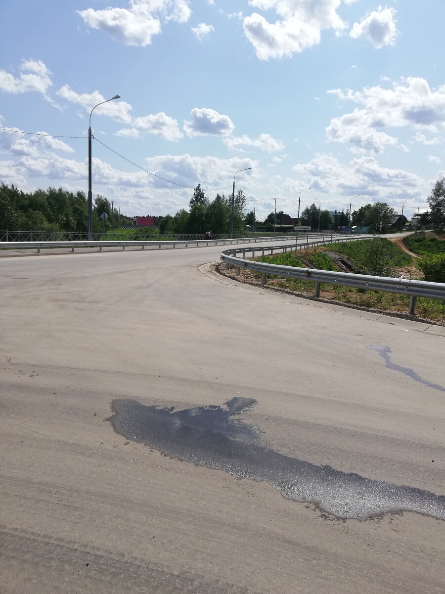 Вчера  вечером возвращались, там ещё и разметку нарисовали. Современную, пластиковую.