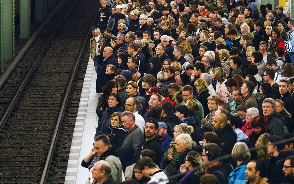 Фото отсюда https://novosti-dny.com/uploads/posts/2019-11/proehalsya-v-chas-pik-spasibo-chto-ne-pomer-novosti-dnya-1.jpg