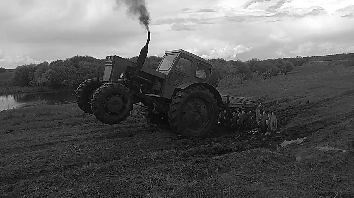 Тракторы были весьма неустойчивы и могли перевернуться в любой момент