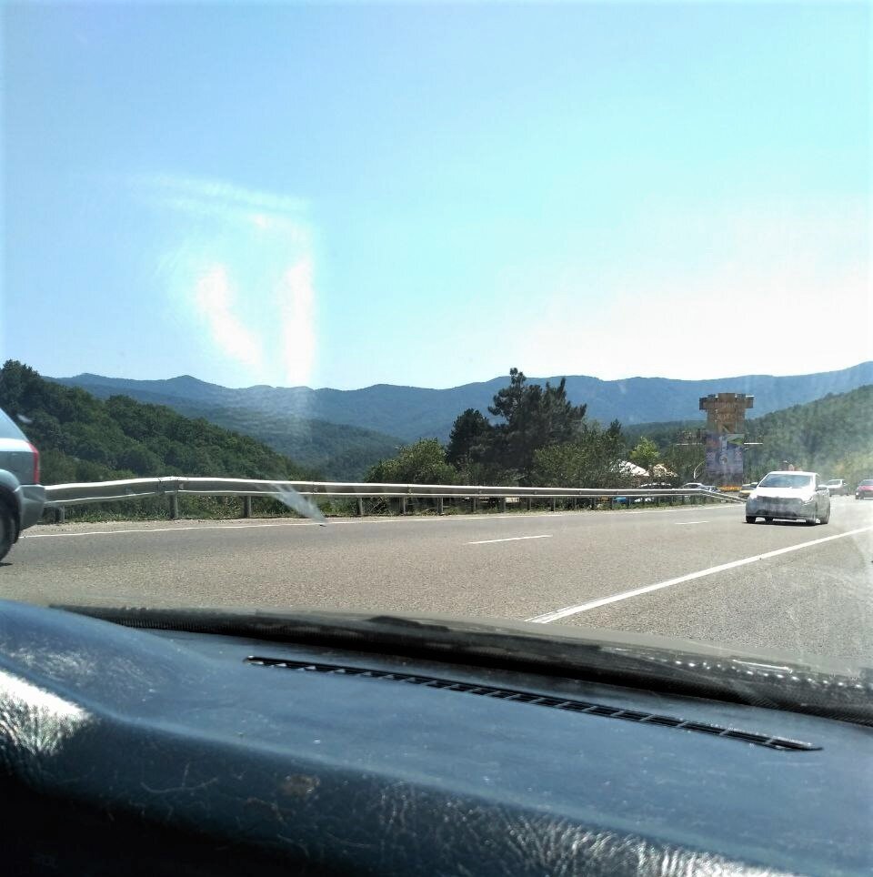 Вид из мобиля на горы Сочи