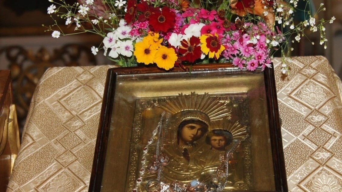     В Вавоже разыскивают мужчину, который средь бела дня украл икону из Свято-Никольского храма.