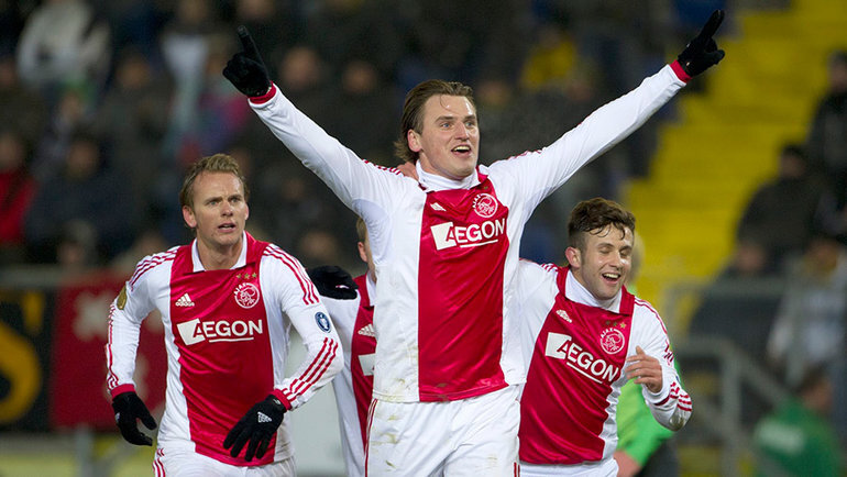    Дмитрий Булыкин забивает за «Аякс».ФК «Аякс»