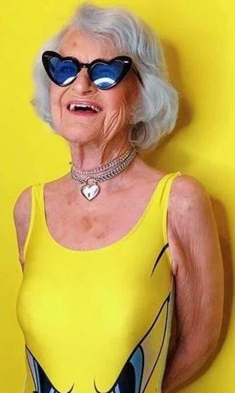 Пожилая женщина
