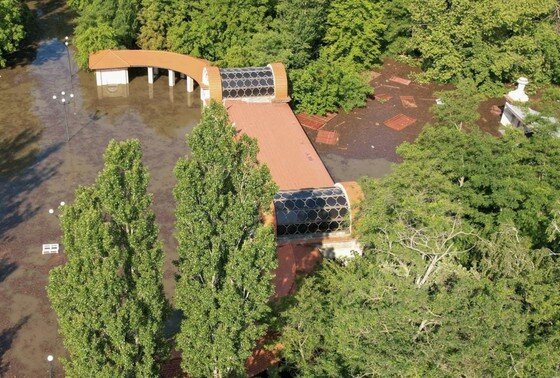    Вид на Каховскую ГЭС