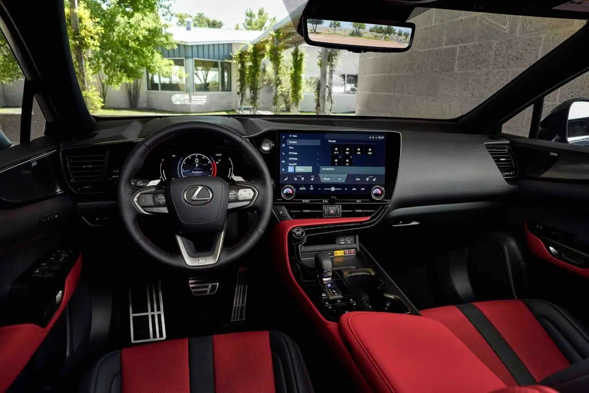 Lexus NX 2023 года