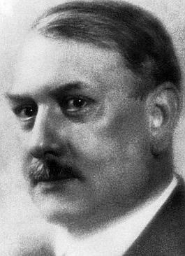    Робер Герен Фото: общественное достояние Учредителем и вдохновителем такой прекрасной идеи стал французский журналист Робер Герен, которого и избрали первым Президентом ФИФА. Всего руководителями ФИФА было восемь человек. На сегодняшний день у руля самой многочисленной организации мира стоит Йозеф Блаттер. Штаб-квартира ФИФА располагается в Цюрихе.