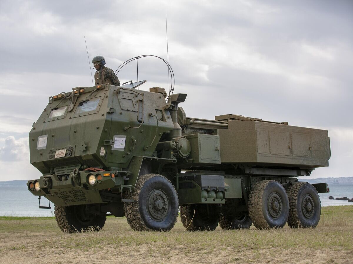    Реактивная система залпового огня HIMARS© Фото : U.S. Marine Corps photo by Lance Cpl. Joshua Sechser