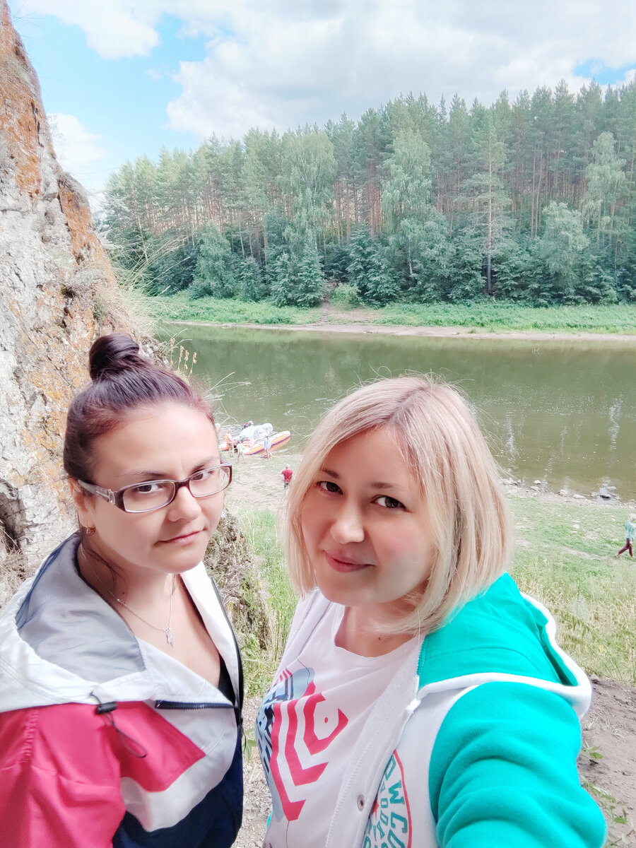 Внизу наши катамараны.